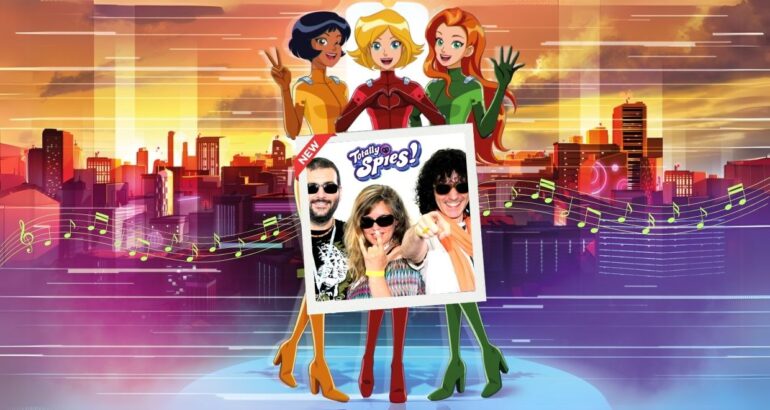 Nuova stagione e nuova sigla per Totally Spies con i Raggi Fotonici.